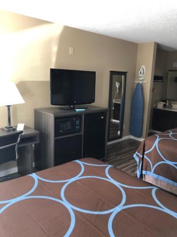 Super 8 by Wyndham Orangeburg North Motel Bagian luar foto