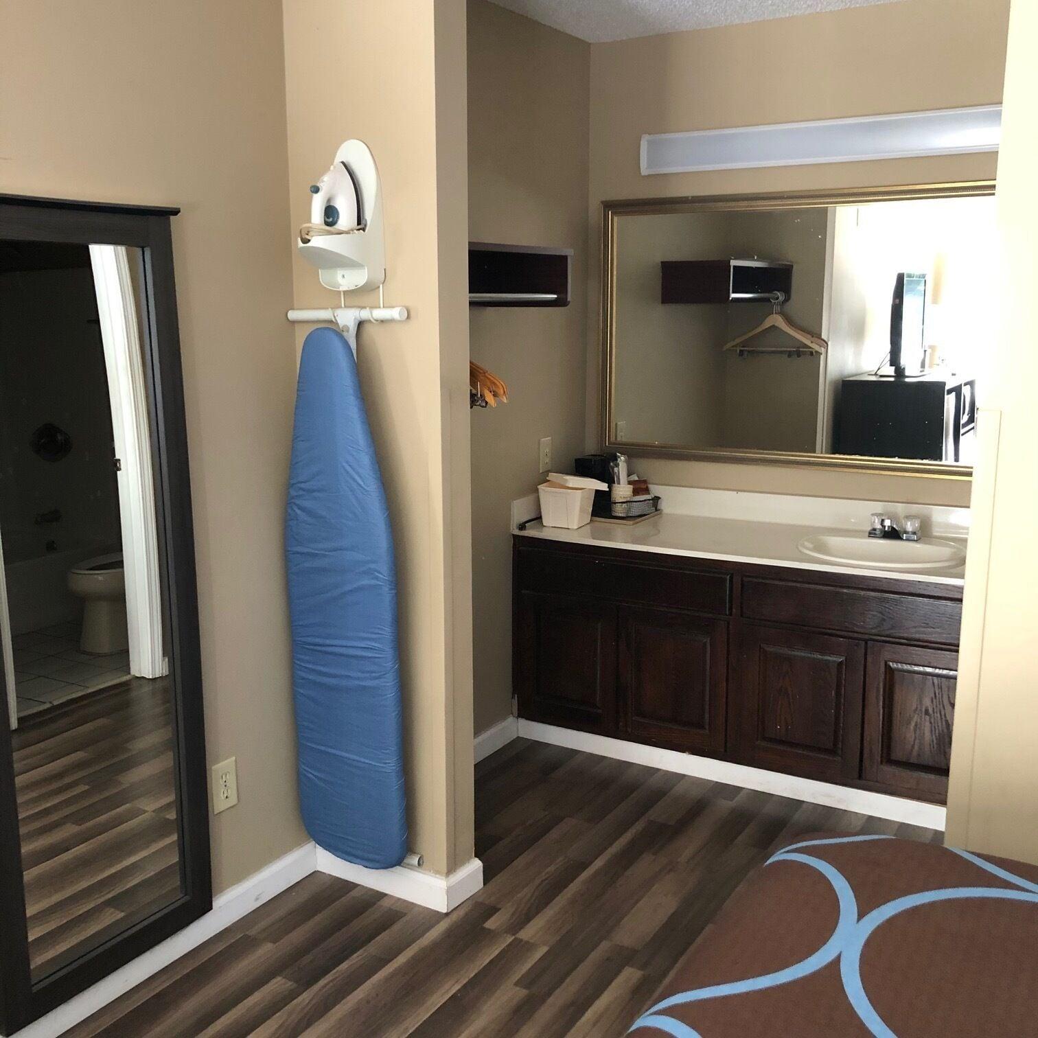 Super 8 by Wyndham Orangeburg North Motel Bagian luar foto