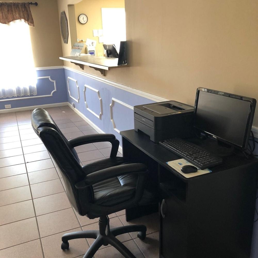 Super 8 by Wyndham Orangeburg North Motel Bagian luar foto