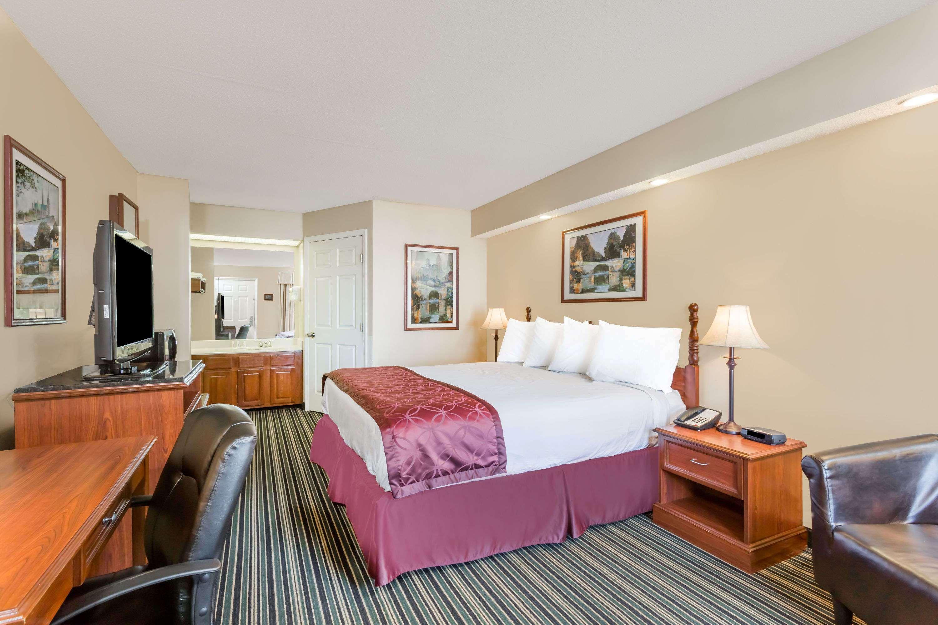 Super 8 by Wyndham Orangeburg North Motel Bagian luar foto