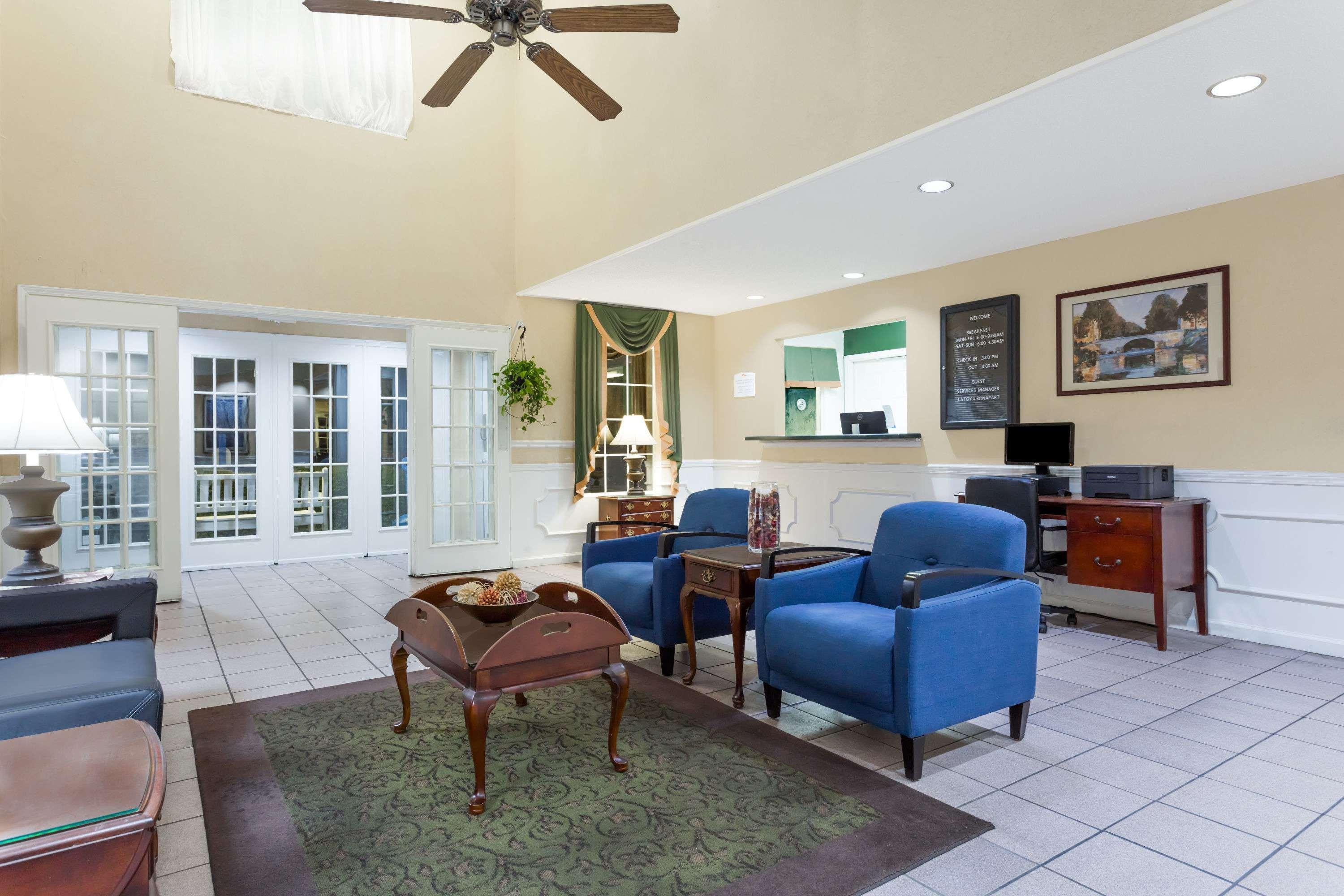 Super 8 by Wyndham Orangeburg North Motel Bagian luar foto