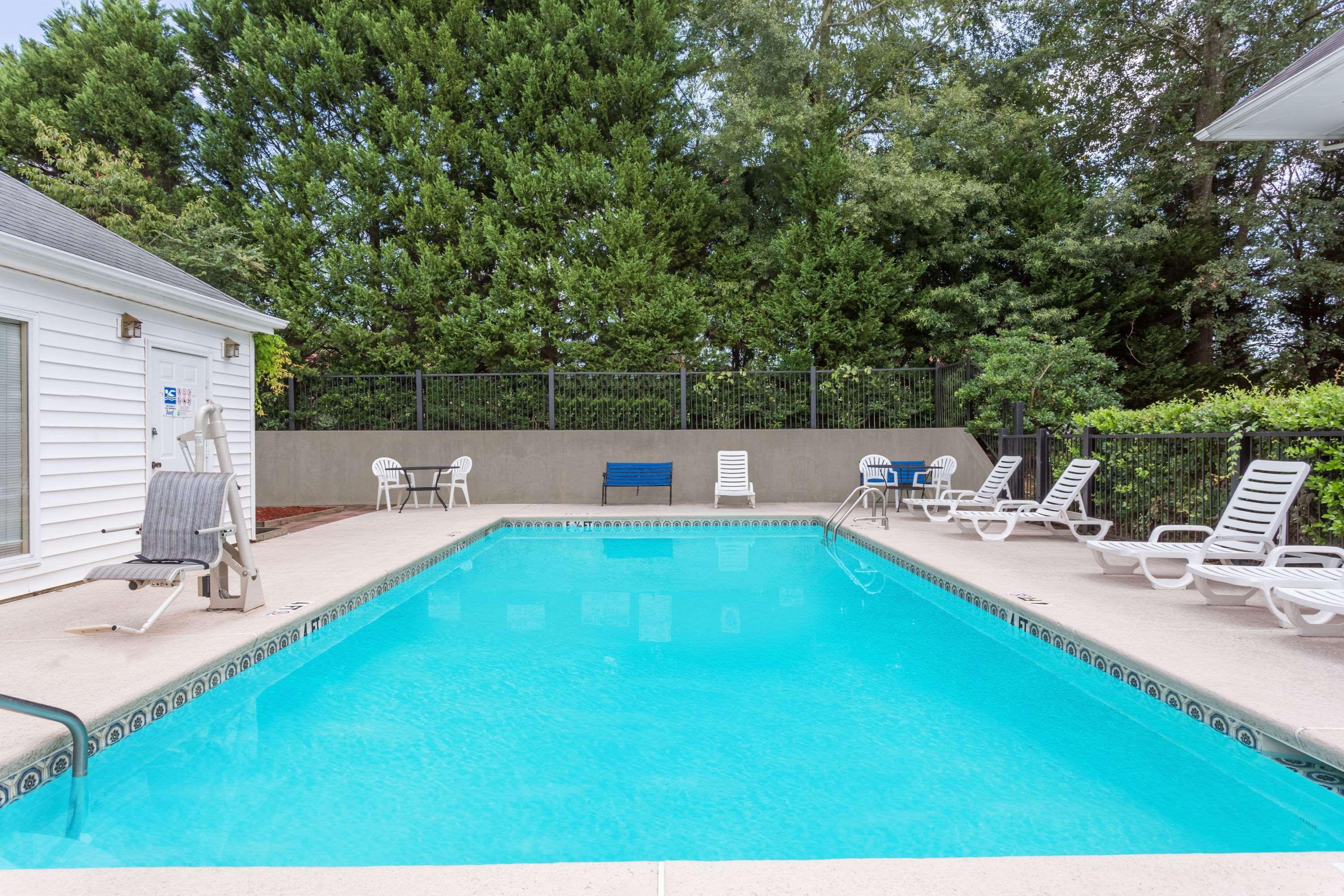 Super 8 by Wyndham Orangeburg North Motel Bagian luar foto