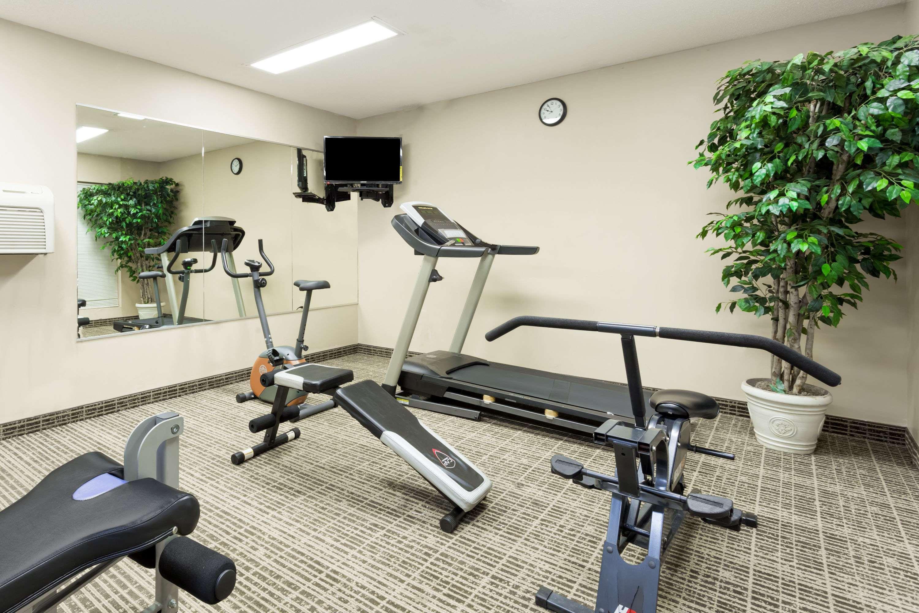 Super 8 by Wyndham Orangeburg North Motel Bagian luar foto